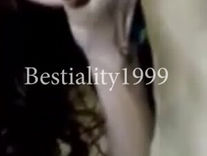 irnão colocou a irmã para mamar o cachorro da familia