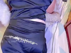 Chinese livestream dog play