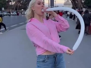 Swallowing snake lufballon