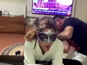 Муж помогает поиметь жену